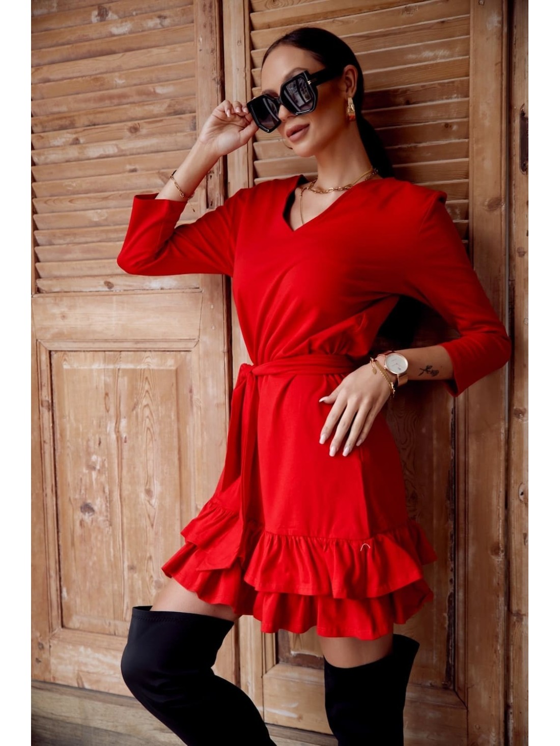 Glattes Kleid mit Rüschen und Gürtel, rot FK614 – Online-Shop – Boutique